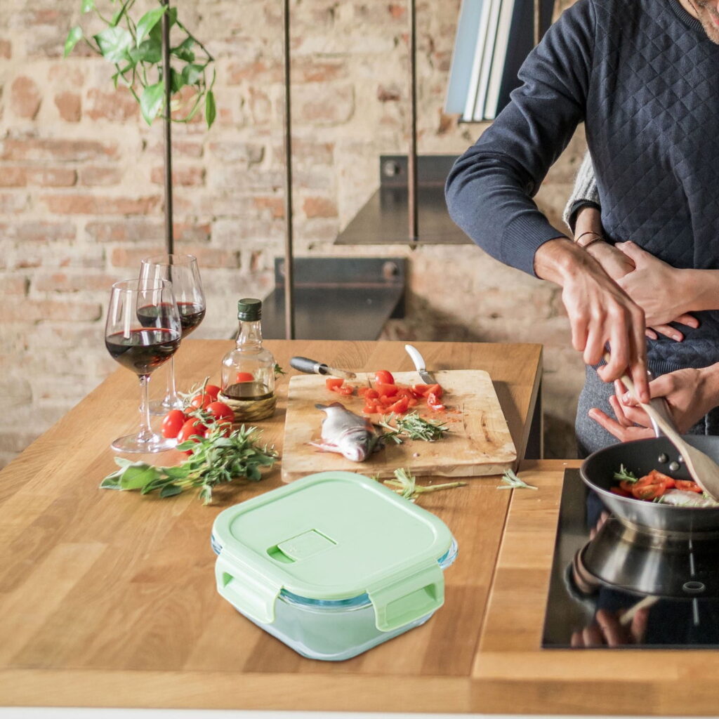 Square Glass Food Storage Container 800ml - Stackable Leakproof - Image 3